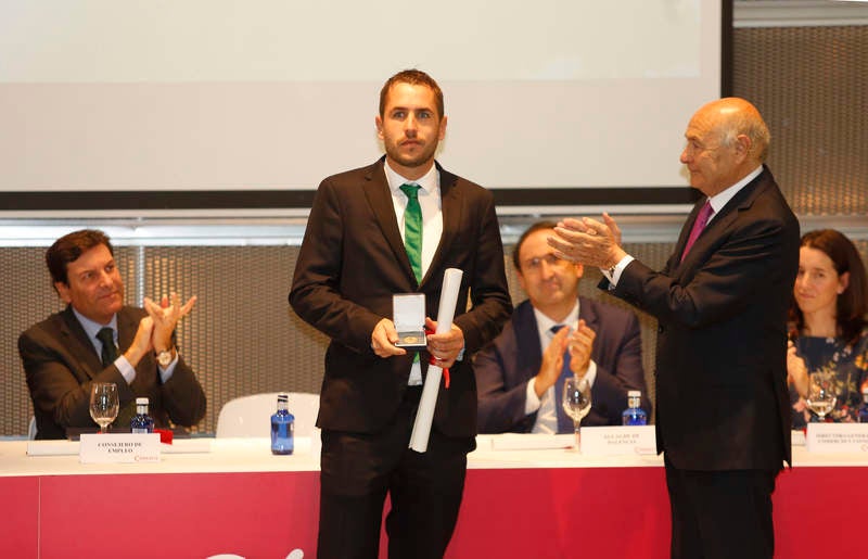 El presidente de la entidad, Vicente Villagrá, destaca el compromiso de los premiados en la creación de empleo