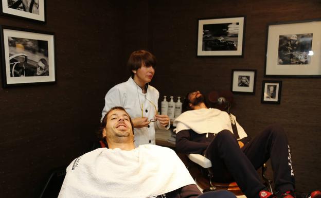 Urko Otegui y Jordi Grimau, en la Barbería Très.