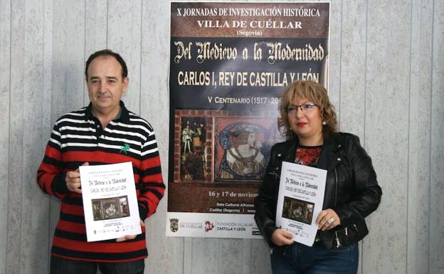 Javier Hernanz y Sonia Martín, ayer con el cartel de las jornadas.