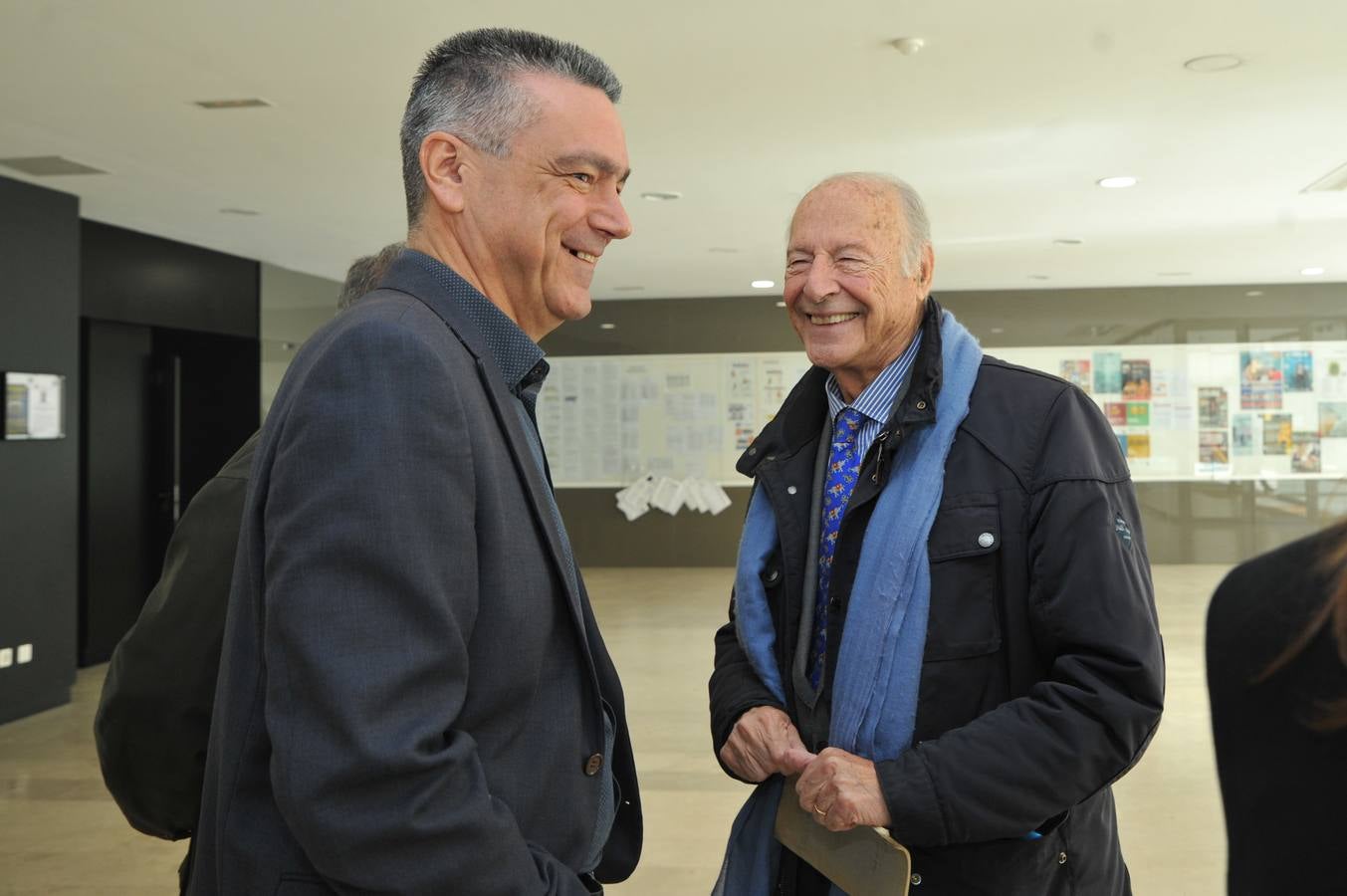La celebración de este aniversario se completa con una exposición instalada en el vestíbulo de la facultad