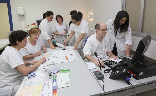 El equipo de la Unidad del Alta Resolución del Tiroides del Clínico. 