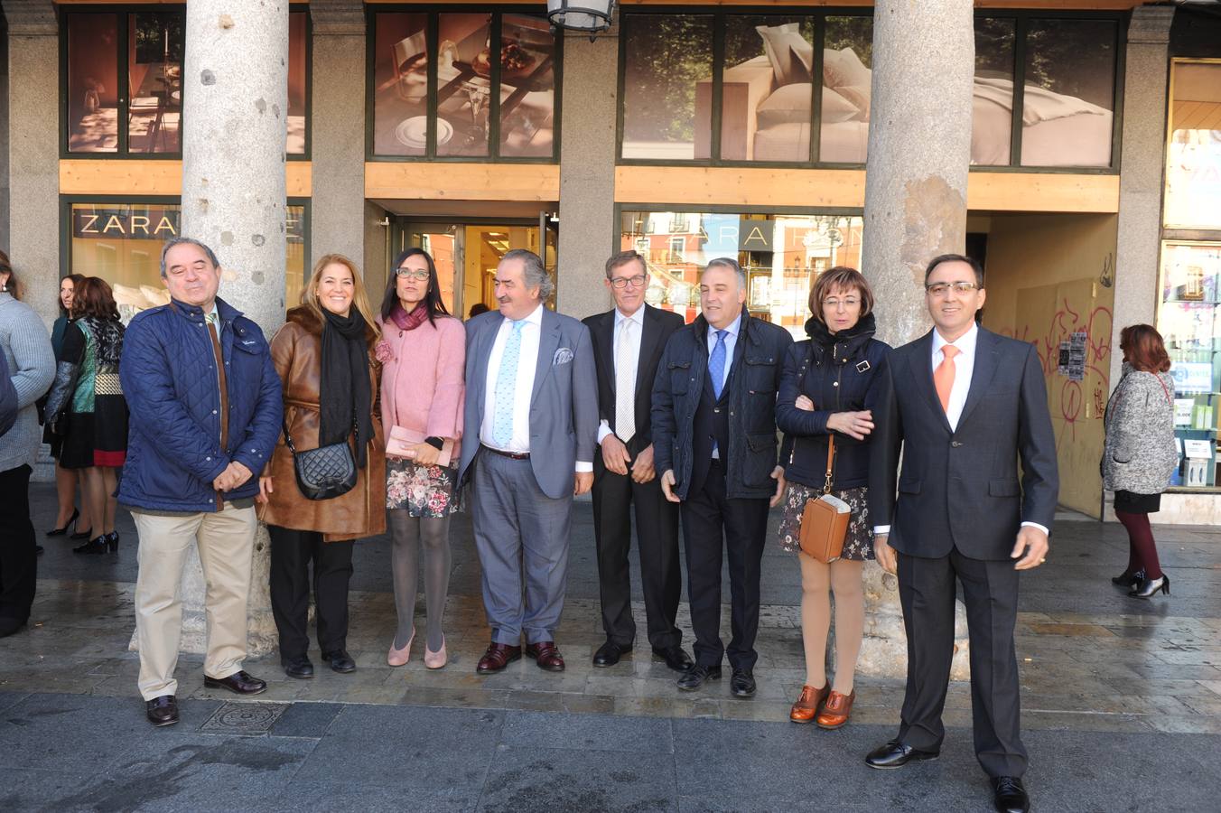 Francisco Rodríguez, alcalde de Urueña, con Marta Rioja; Noelia García, alcaldesa de Villabrágima y diputada; Honorato Vaz, teniente de alcalde de Villagarcía; César Herrero, alcalde de Villagarcía; Luis Chico, alcalde de Benafarces; Marta Díez y Agapito Bravo, alcalde de Tordehumos.