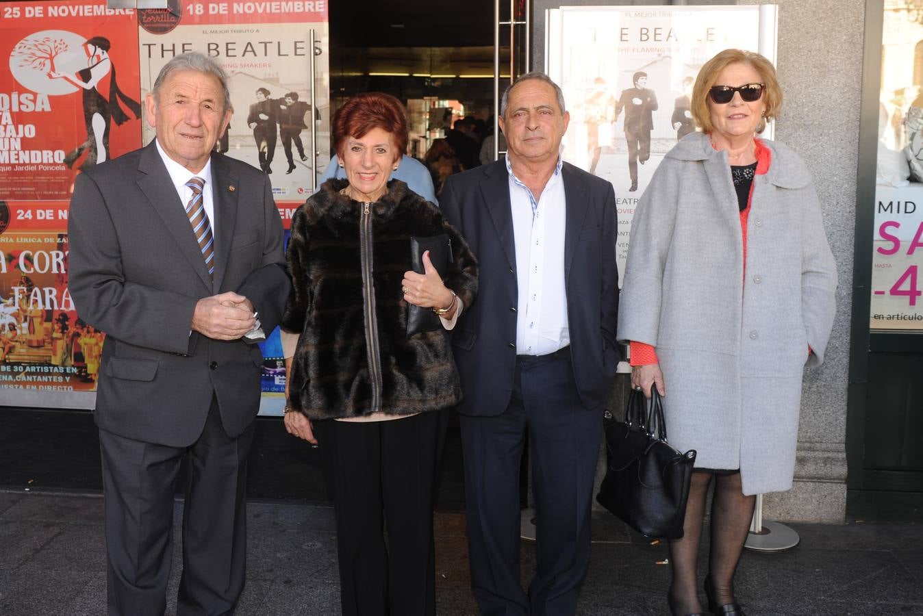 Víctor González, alcalde de La Mudarra, con su mujer, Margarita Simón, e Isidoro Burgos, de Valdunquillo, junto con Matilde Gutiérrez.