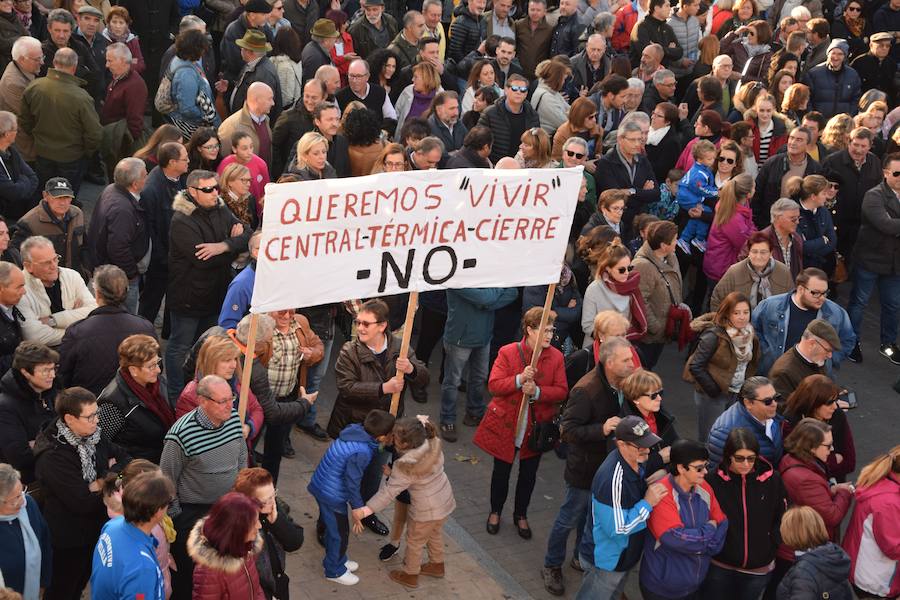 Manifestación en Velilla del Río Carrión por el cierre de la central