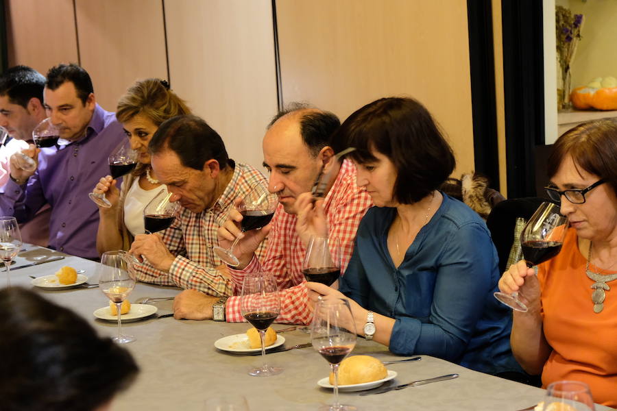 Cata de Bodegas Avelino Vegas en el restaurante Casares