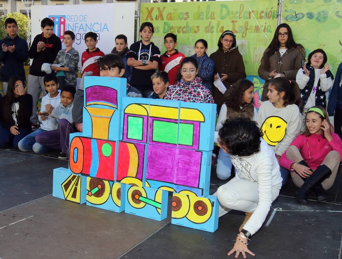 En el acto celebrado en la Plaza Mayor han participado escolares de diez centros de enseñanza