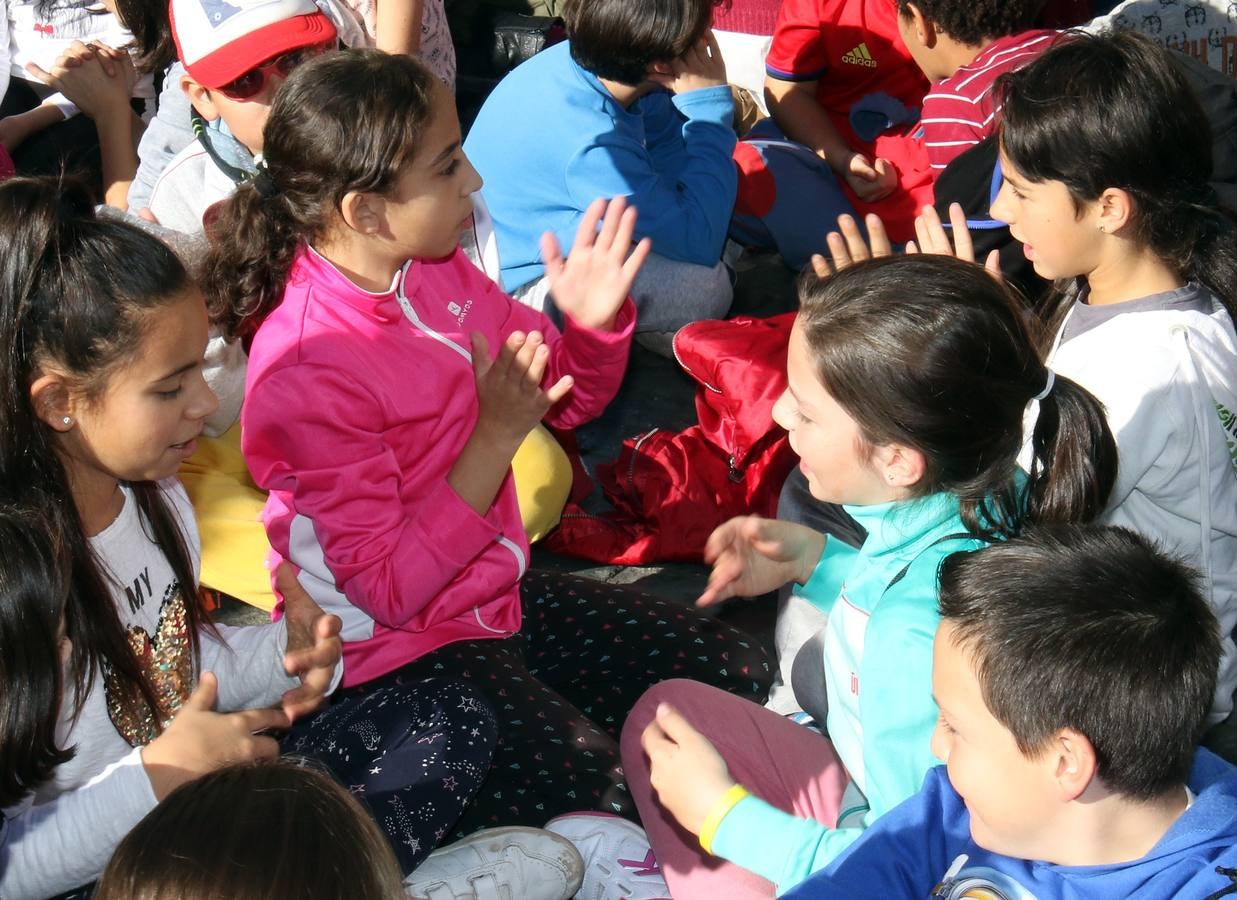 En el acto celebrado en la Plaza Mayor han participado escolares de diez centros de enseñanza