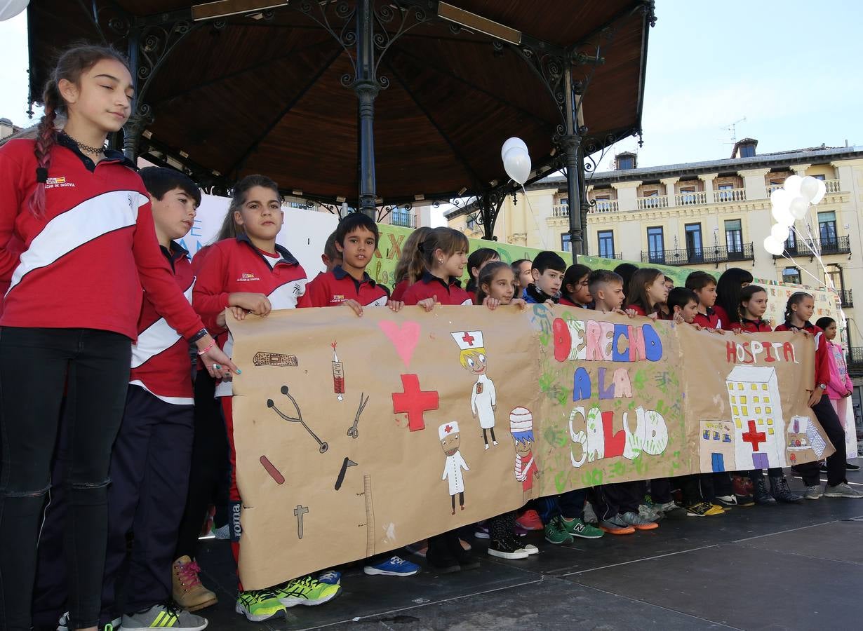 En el acto celebrado en la Plaza Mayor han participado escolares de diez centros de enseñanza