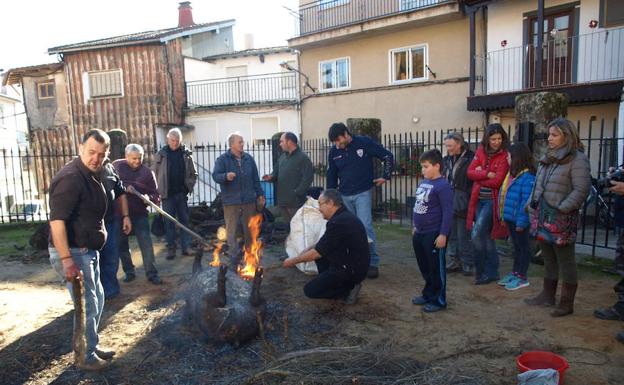 Matanza en Santibáñez de la Sierra, uno de los primeros municipios del calendario. 