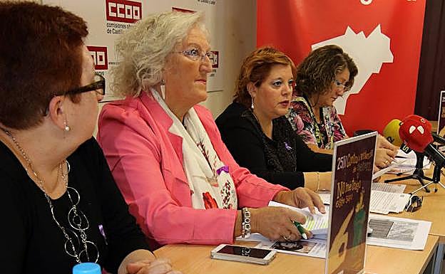 Integrantes de CC OO en la rueda de prensa en la sede del sindicato.