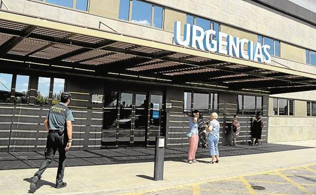 Puerta de urgencias del Hospital Los Arcos.