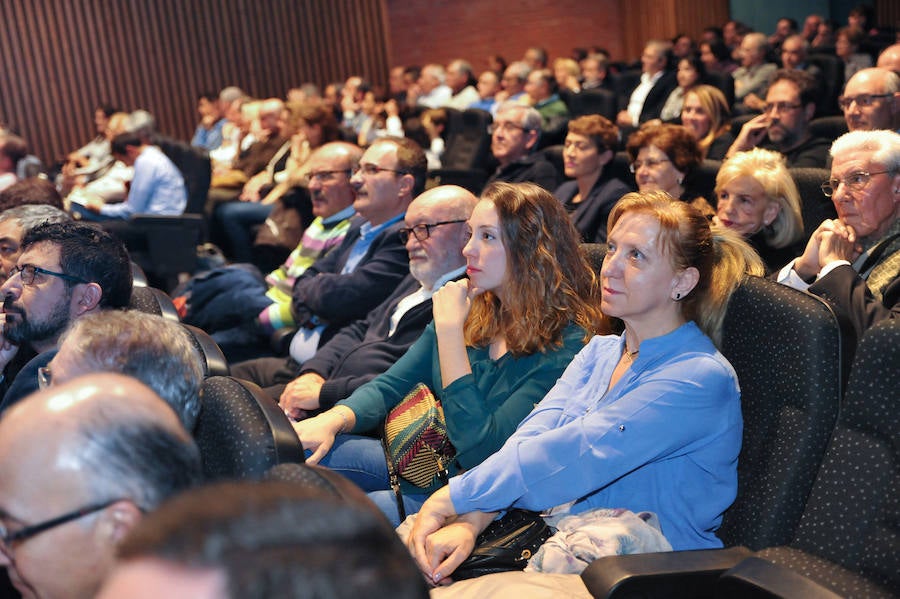 Homenajean a los' personajes necesarios' en el terreno deportivo local. Además, también recogen, 50 artículos que fueron publicados en El Norte de Castilla.