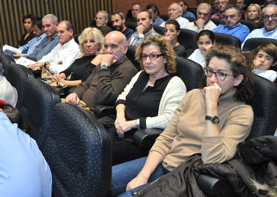 Homenajean a los' personajes necesarios' en el terreno deportivo local. Además, también recogen, 50 artículos que fueron publicados en El Norte de Castilla.