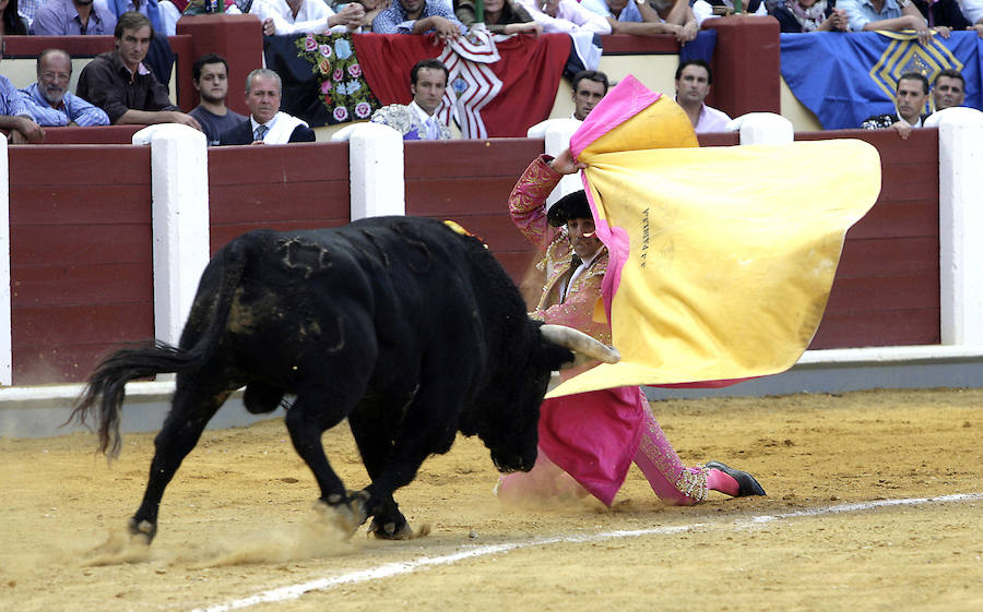 Juan José Padilla, en la primera corrida de las Fiestas de la Virgen de San Lorenzo se enfrentó a los toros más destacados de Valdefresnos. 2011