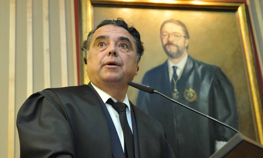 El Colegio de Abogados de Valladolid entrega insignias y reconocimientos durante su fiesta colegial