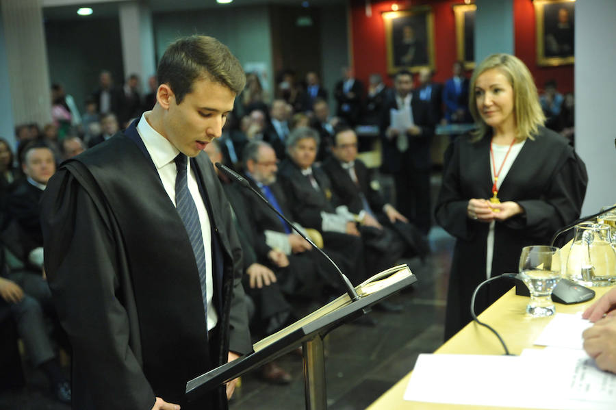 El Colegio de Abogados de Valladolid entrega insignias y reconocimientos durante su fiesta colegial