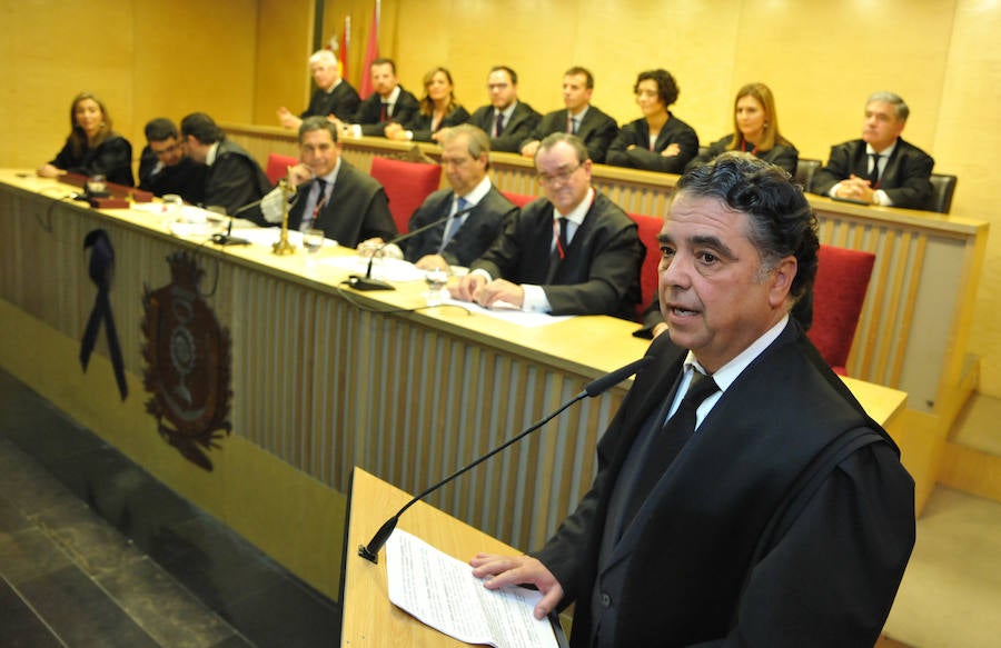 El Colegio de Abogados de Valladolid entrega insignias y reconocimientos durante su fiesta colegial