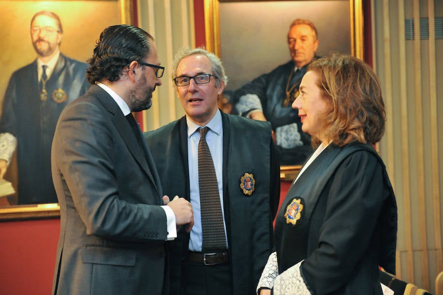 El Colegio de Abogados de Valladolid entrega insignias y reconocimientos durante su fiesta colegial