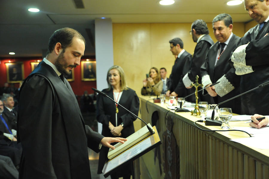 El Colegio de Abogados de Valladolid entrega insignias y reconocimientos durante su fiesta colegial