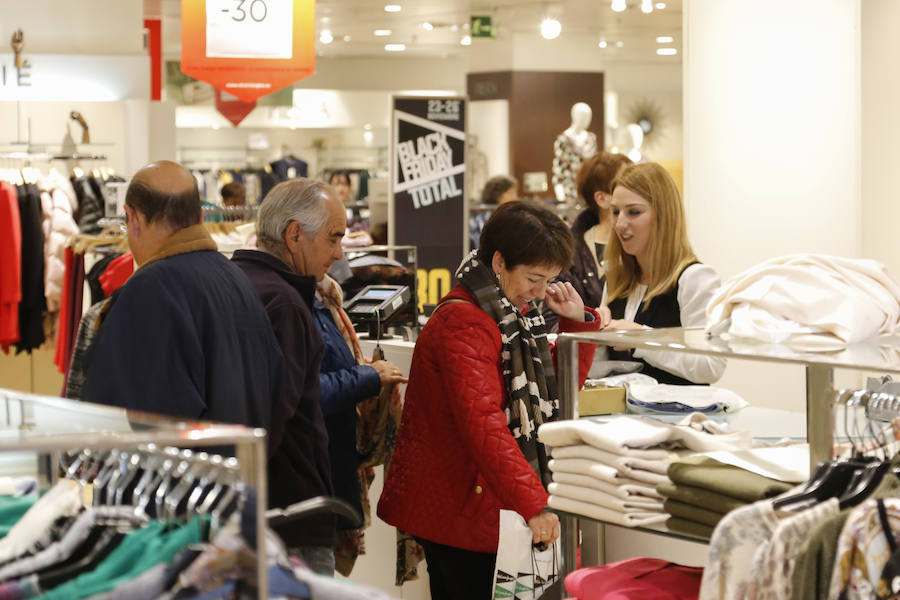 El Black Friday llena las tiendas en Salamanca