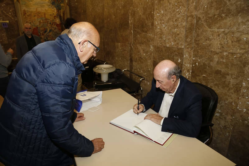 Presentacion del libro de José María Pérez Peridis &#039;Hasta una ruina puede ser esperanza&#039;