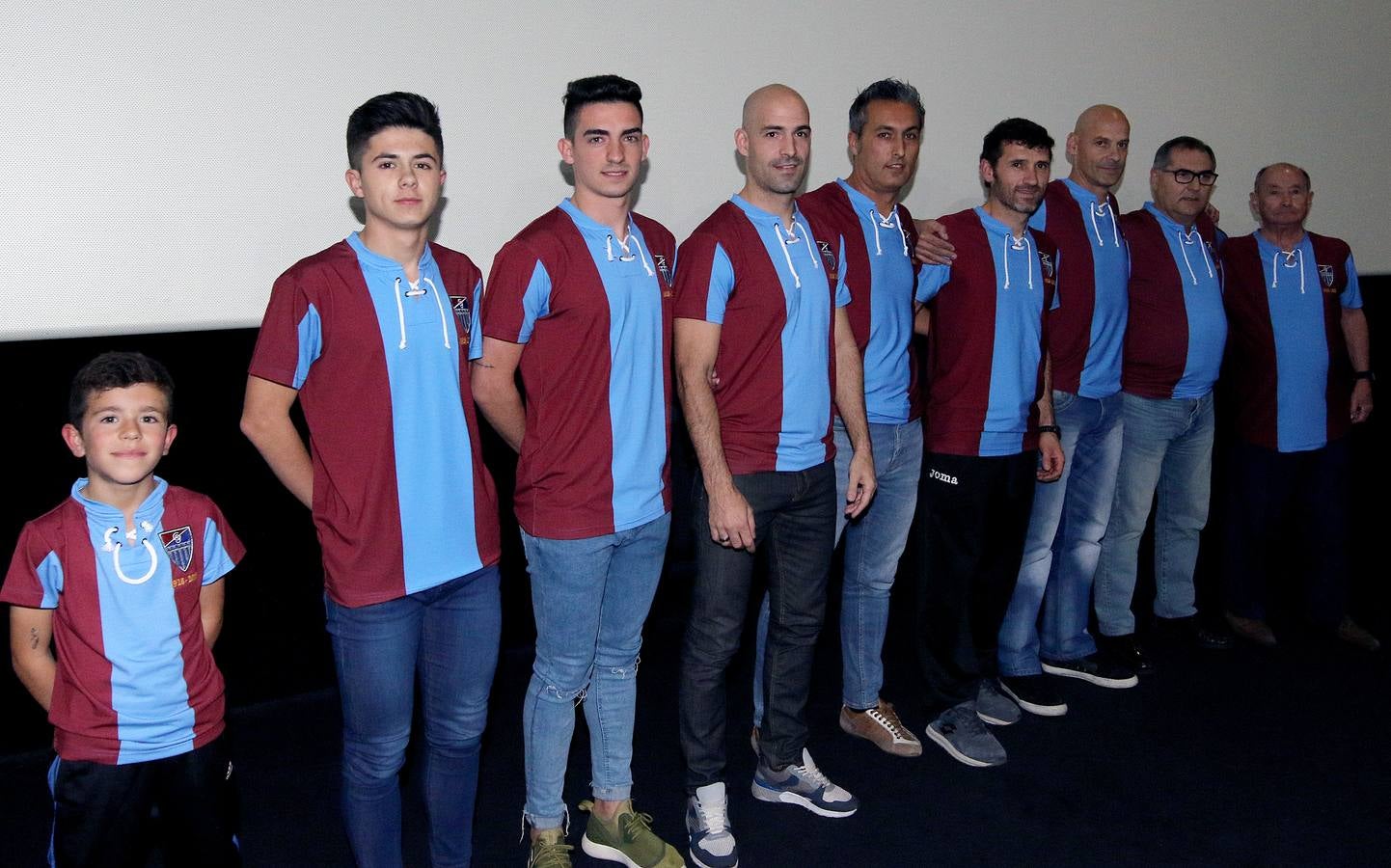 El acto de presentación, a cargo de Antonio García Rivilla, contó con la asistencia de aficionados, exjugadores y jugadores de la actual plantilla