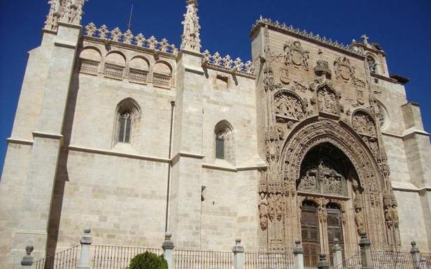 Fachada principal de la Iglesia de Santa María de Aranda de Duero