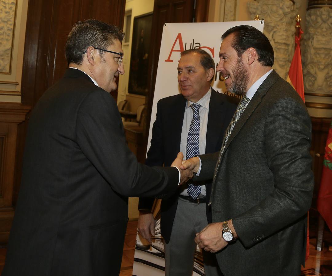 Óscar Puente y Óscar Campillo acompañaron al periodista en una nueva sesión del Aula de Cultura de El Norte de Castilla celebrada en el Ayuntamiento de Valladolid 