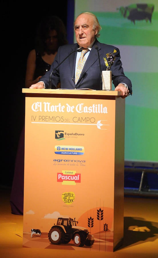 Emiliano Revilla, Premio Miguel Delibes al Desarrollo Rural, agradece su premio.