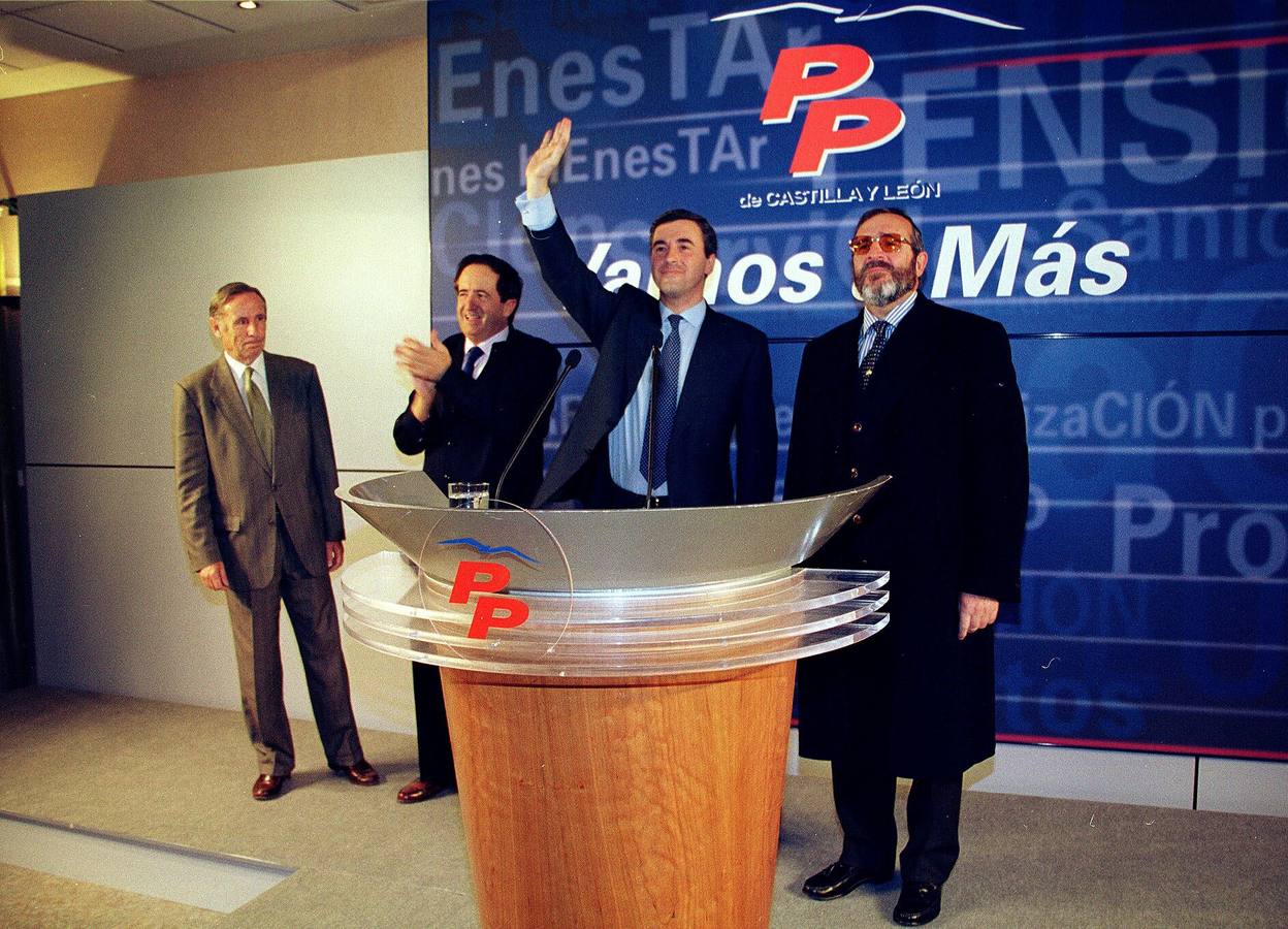 04.03.00 El ministro de Administraciones Públicas, Ángel Acebes, y el vicepresidente de la Junta, Juan José Lucas, en un acto del PP en Ávila. A la izquierda, Feliciano Blázquez.