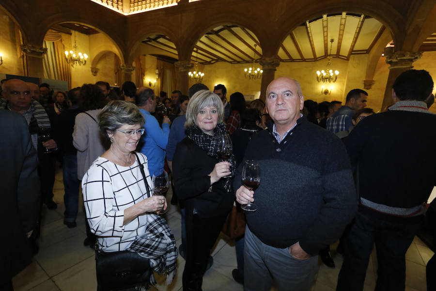 El Casino de Salamanca acogió el acto que congregó a decenas de representantes de la sociedad salmantina