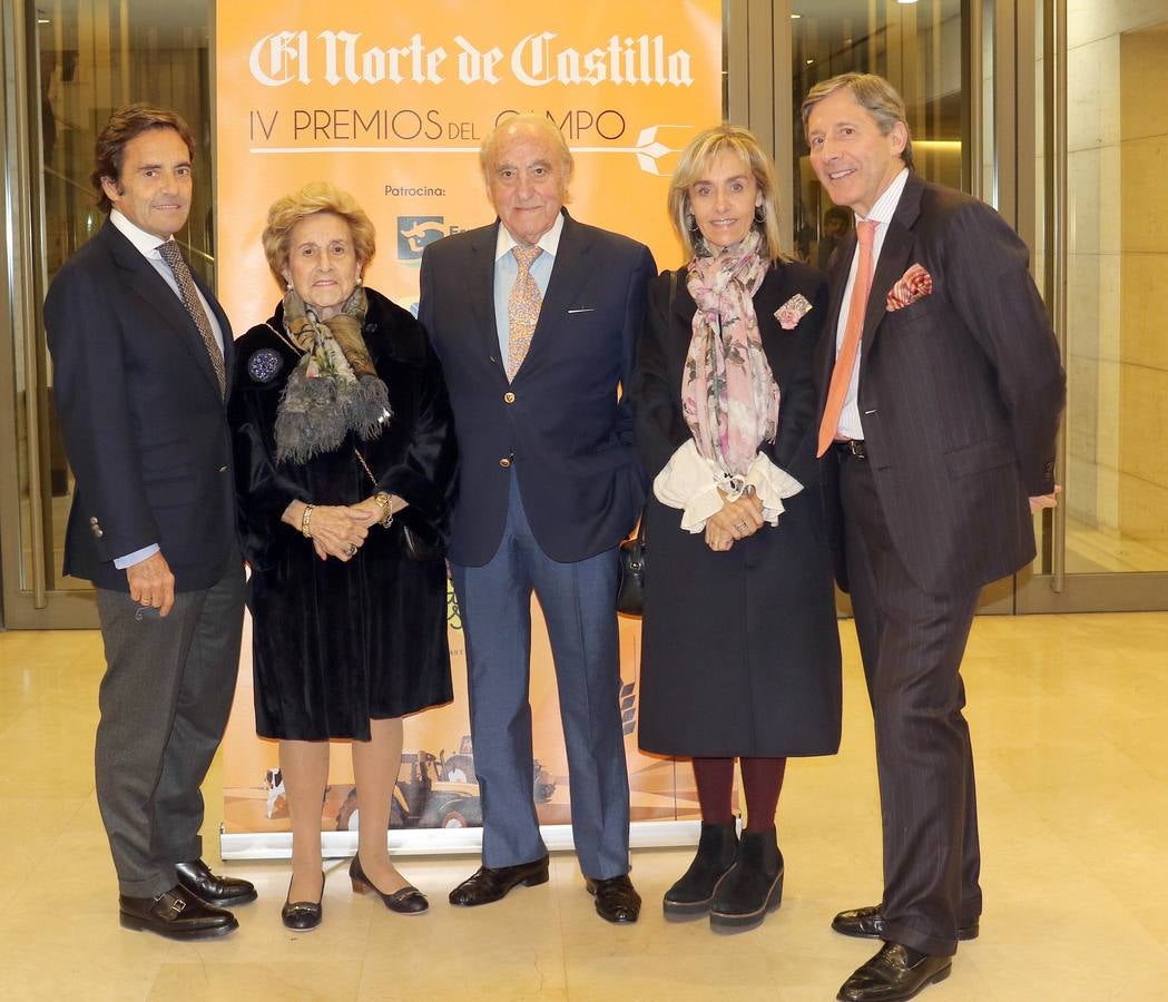 Antonio Revilla (hijo del premiado), Margarita Sánchez (esposa), Emiliano Revilla, Margarita Revilla (hija) y Jesús Álvarez (yerno). 