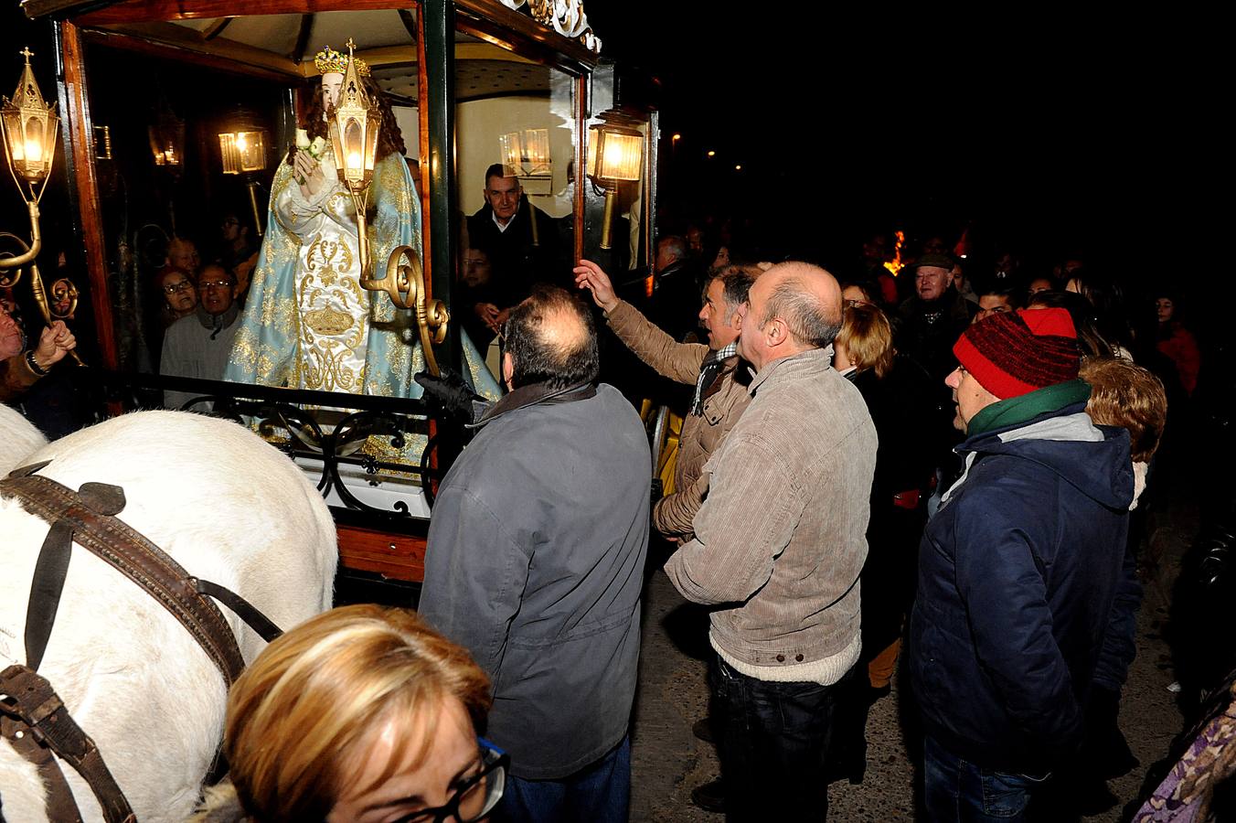 Un año más, la luz de las antorchas volvió a iluminar el camino que la Virgen más querida por los navarreses realizó para conmemorar una de las tradiciones más antiguas y peculiares de la provincia de Valladolid