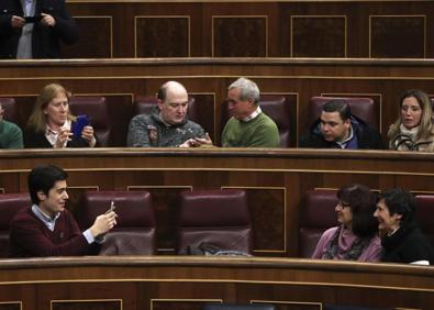 Imagen secundaria 1 - Varias imágenes de la visita al Congreso de los Diputados.