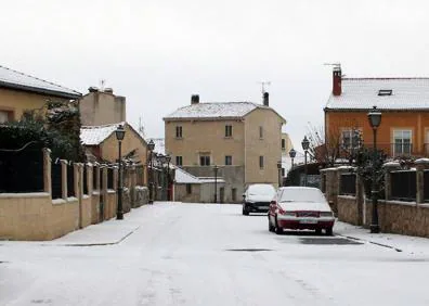 Imagen secundaria 1 - El frío y la nieve protagonizan el sábado por la mañana. 