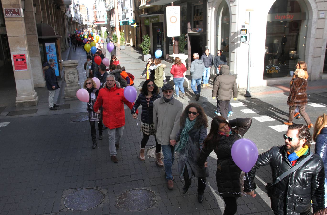 Cadena humana en el Día de la Discapacidad en Palencia