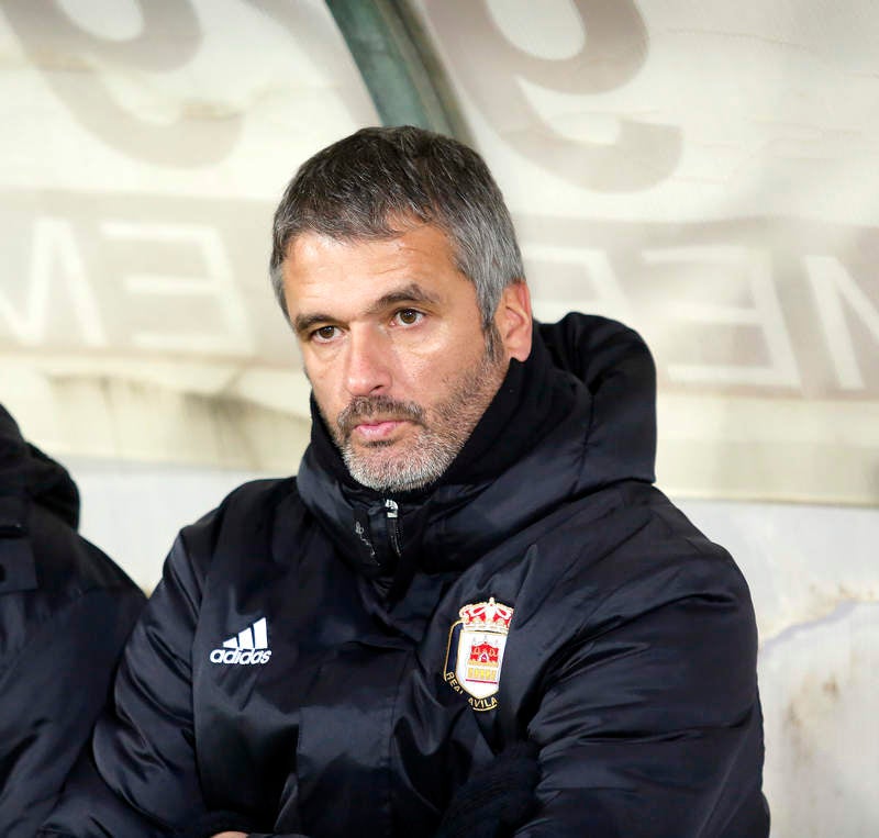 La falta de puntería castigó al equipo palentino, que creó múltiples ocasiones ante el Ávila