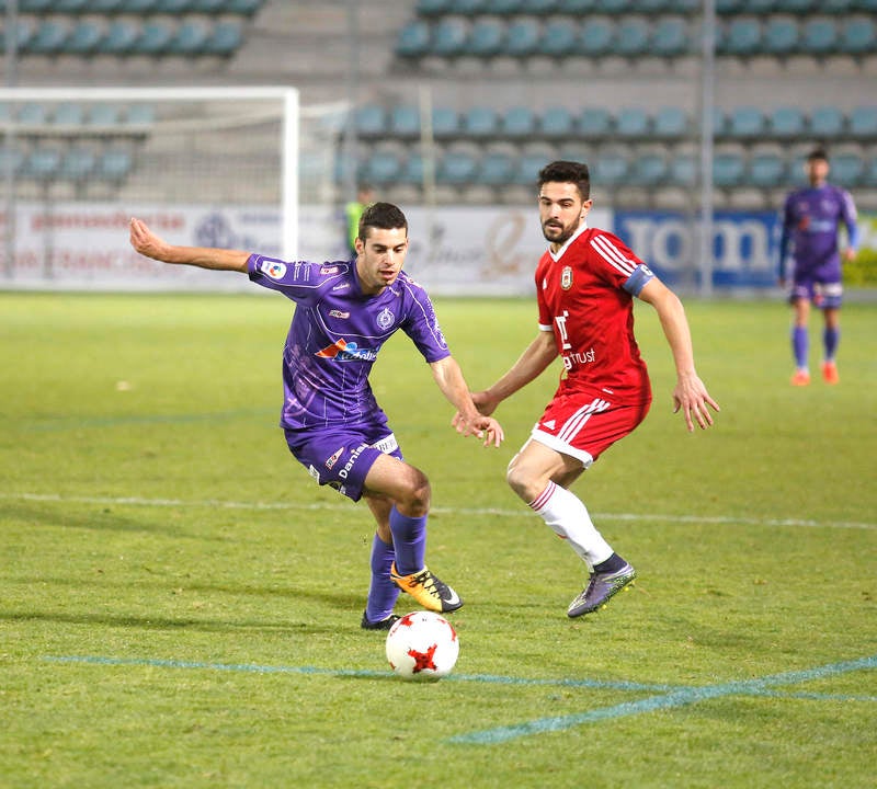 La falta de puntería castigó al equipo palentino, que creó múltiples ocasiones ante el Ávila
