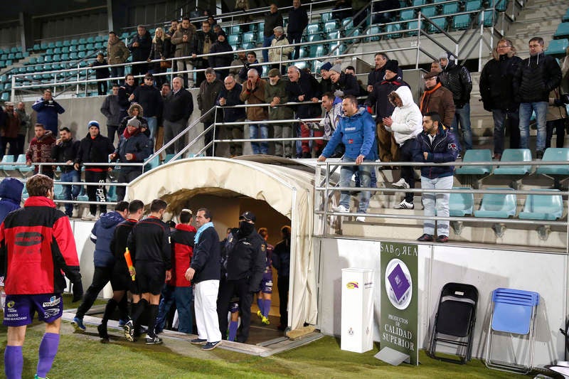 La falta de puntería castigó al equipo palentino, que creó múltiples ocasiones ante el Ávila