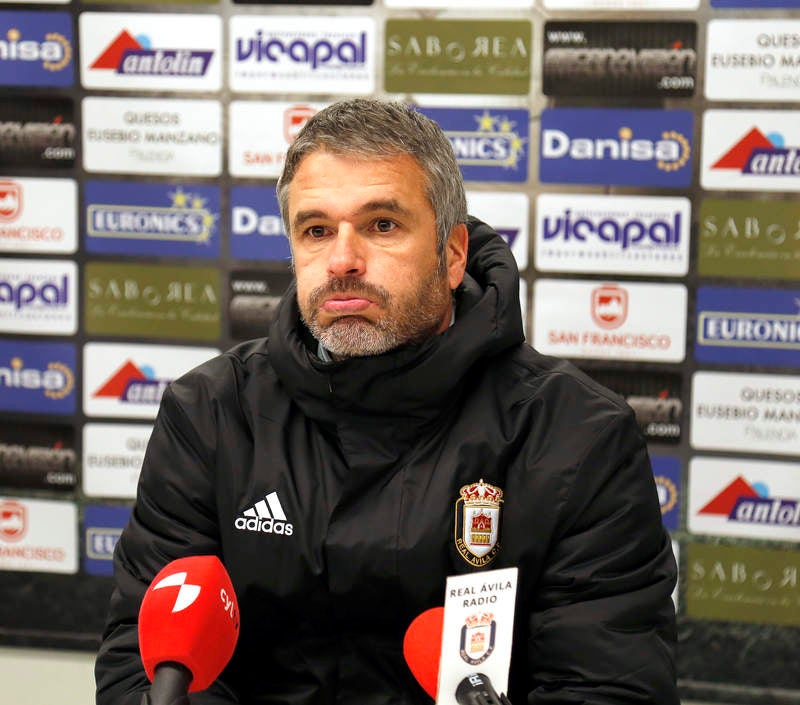 La falta de puntería castigó al equipo palentino, que creó múltiples ocasiones ante el Ávila