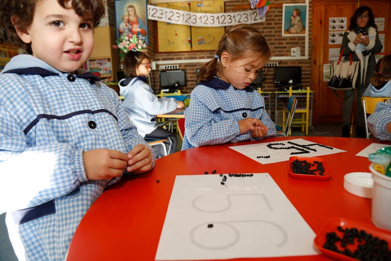 Tenacidad, humildad y gratitud marcan la tarea de la educación en valores cristianos que recibe el casi centenar de alumnos