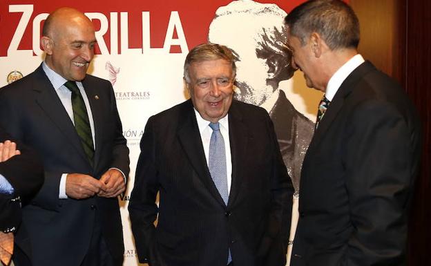 Jesús Julio Carnero, Luis María Anson y Jesús Fonseca, en la edición de 2015. 