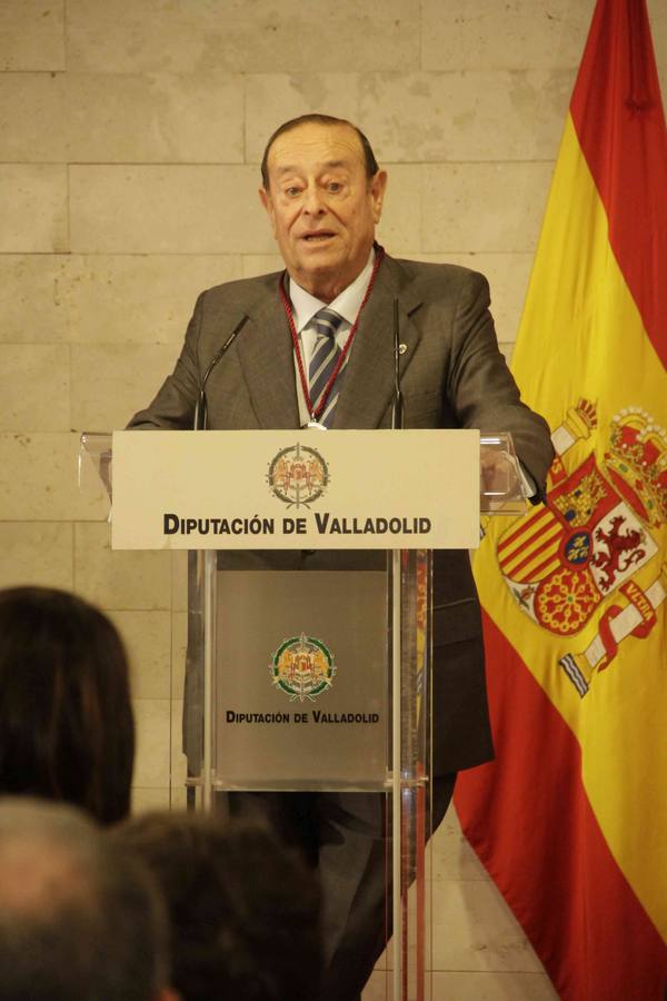 El reconocimiento, que ha congregado a numerosos invitados, ha tenido lugar este mediodía en el castillo de Peñafiel