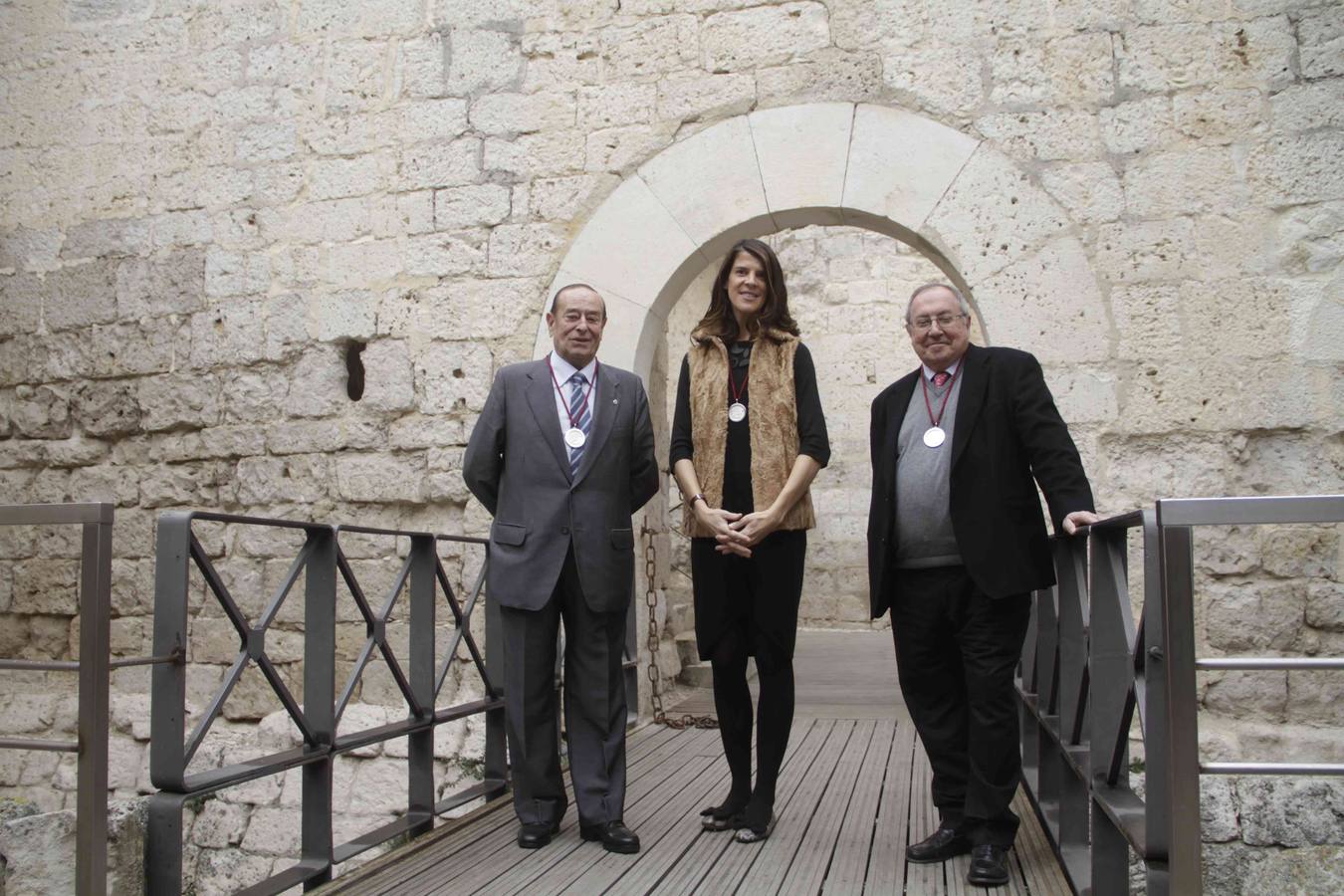 El reconocimiento, que ha congregado a numerosos invitados, ha tenido lugar este mediodía en el castillo de Peñafiel