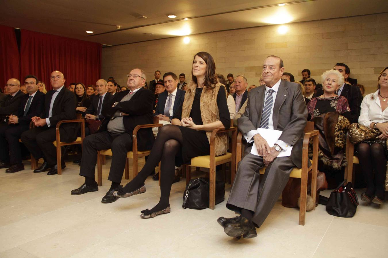 El reconocimiento, que ha congregado a numerosos invitados, ha tenido lugar este mediodía en el castillo de Peñafiel