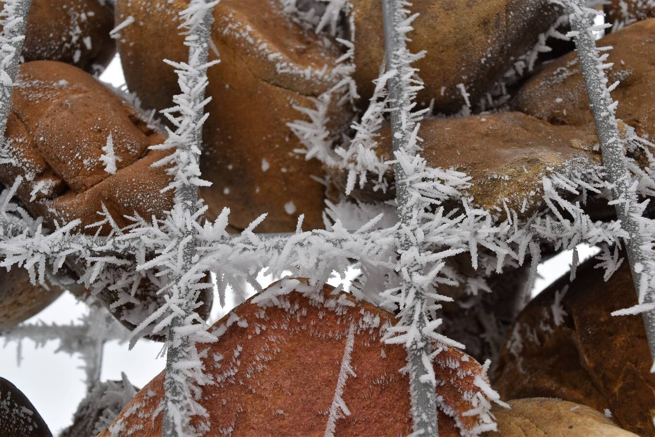 La nieve y el hielo perduran en Aguilar de Campoo