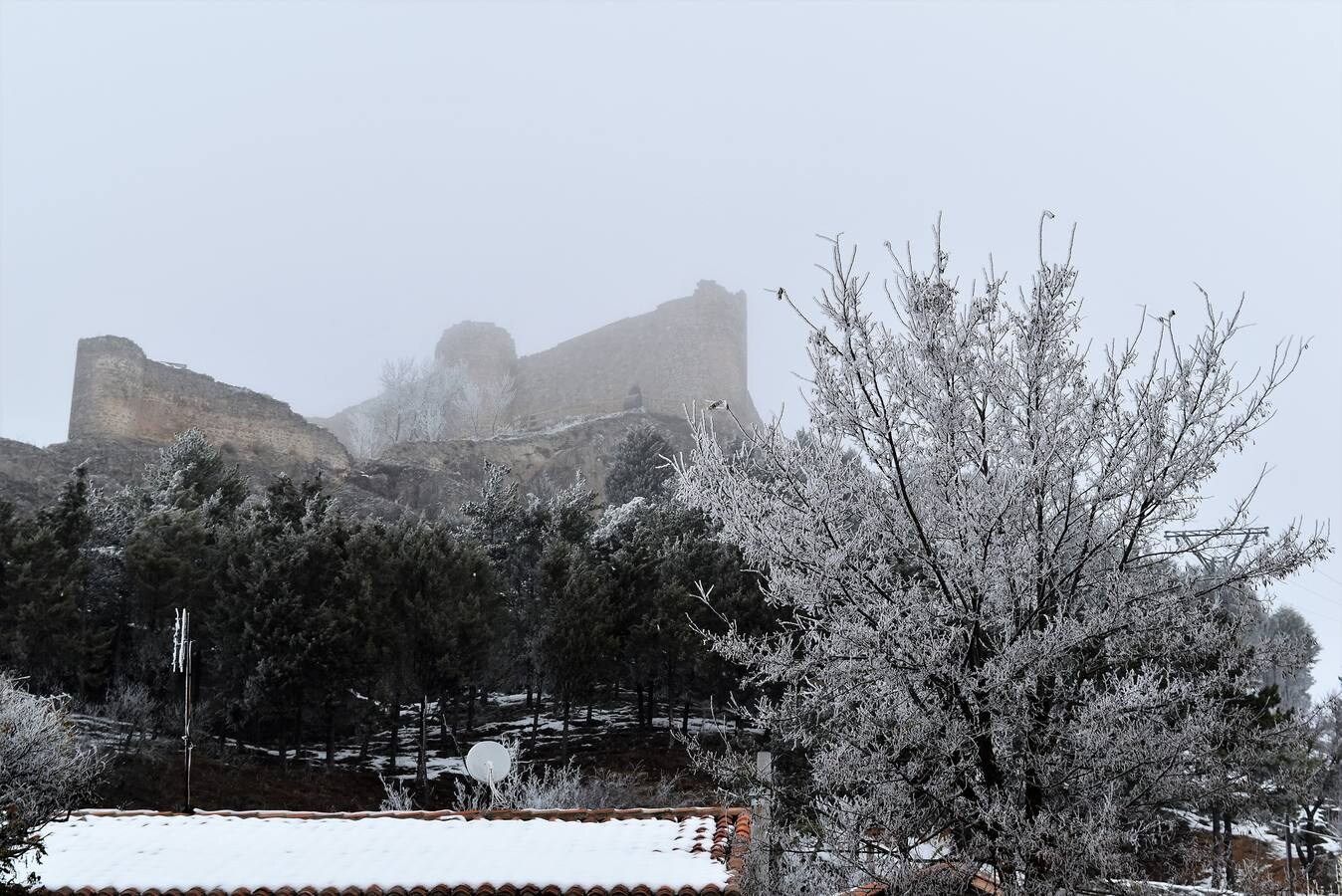 La nieve y el hielo perduran en Aguilar de Campoo
