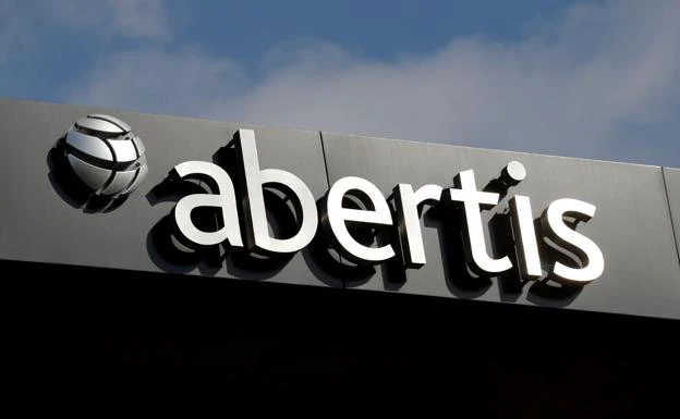 Logotipo de Abertis en la sede central de Barcelona.