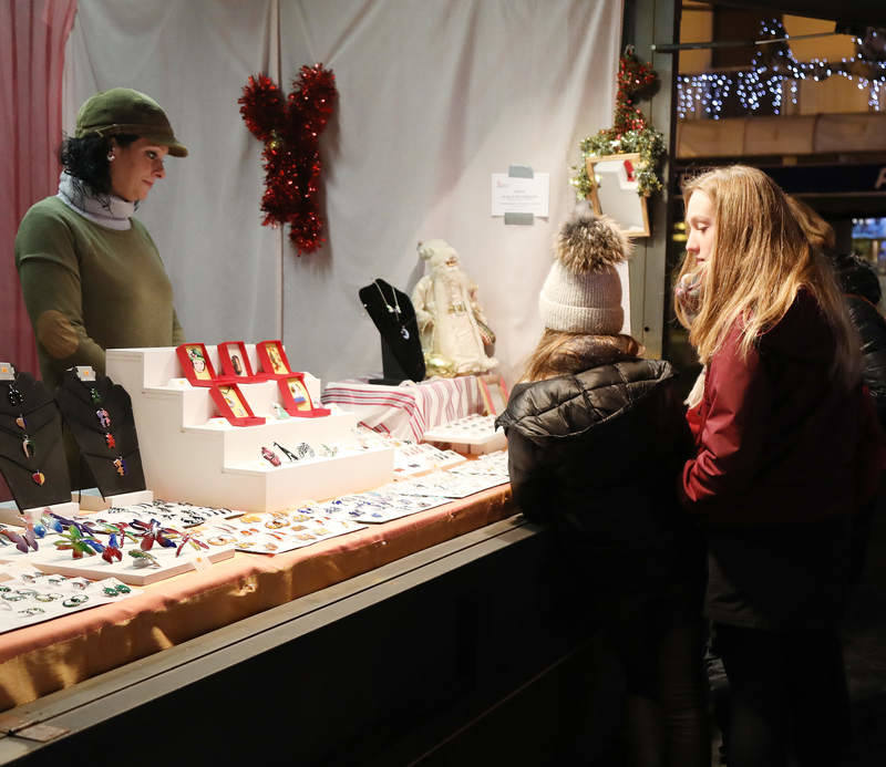 Mercadillo navideño en la Plaza Mayor de Palencia