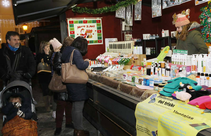 Mercadillo navideño en la Plaza Mayor de Palencia